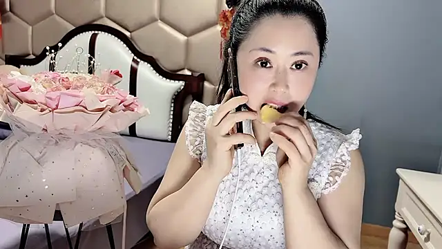 yaoyao22678 online show from 15, 4, 2026