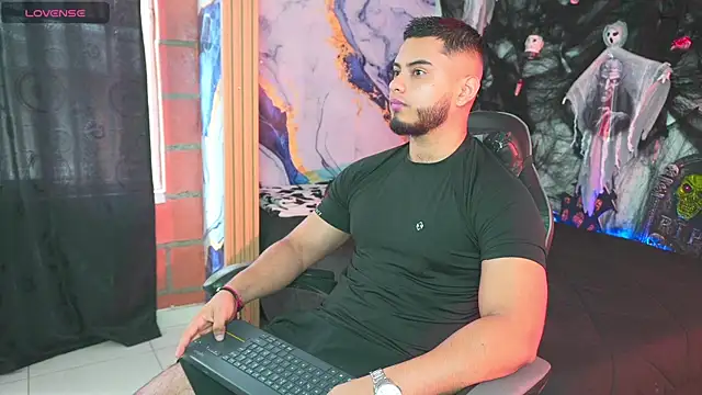 Snapshot of Tiler_wolker chatting on 26, 10, 2025 Tiler wolker online show from 26, 10, 2025