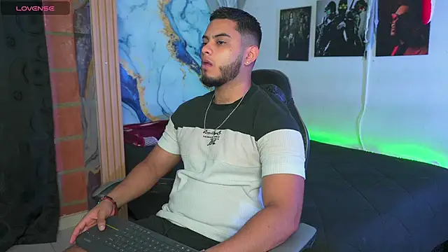 Snapshot of Tiler_wolker chatting on 12, 11, 2025 Tiler wolker online show from 12, 11, 2025