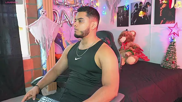 Snapshot of Tiler_wolker chatting on 14, 12, 2025 Tiler wolker online show from 14, 12, 2025