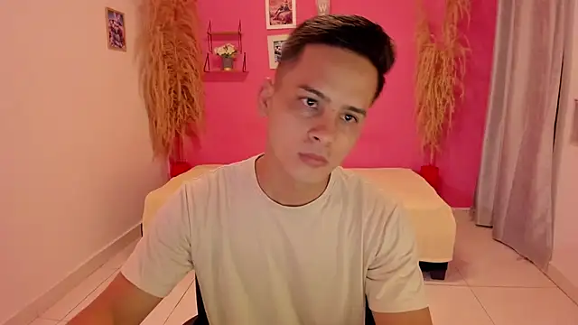 Snapshot of elmasmas01 chatting on 7, 11, 2025 elmasmas01 online show from 7, 11, 2025