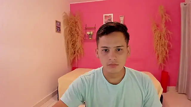 Snapshot of elmasmas01 chatting on 13, 11, 2025 elmasmas01 online show from 13, 11, 2025