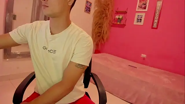 Snapshot of elmasmas01 chatting on 19, 11, 2025 elmasmas01 online show from 19, 11, 2025