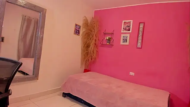 Snapshot of elmasmas01 chatting on 23, 11, 2025 elmasmas01 online show from 23, 11, 2025