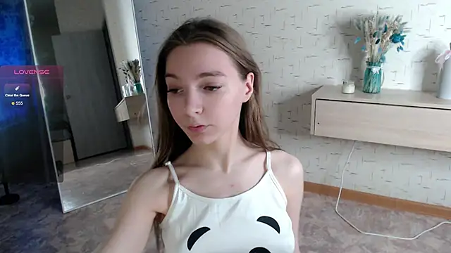 Snapshot of miragge_ chatting on 28, 10, 2025 miragge  online show from 28, 10, 2025