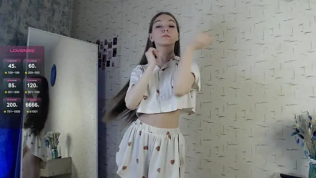 Snapshot of miragge_ chatting on 2, 11, 2025 miragge online show from 2, 11, 2025