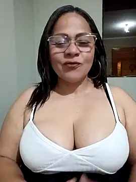 Snapshot of Angie_milf50 chatting on 4, 11, 2025 Angie milf50 online show from 4, 11, 2025