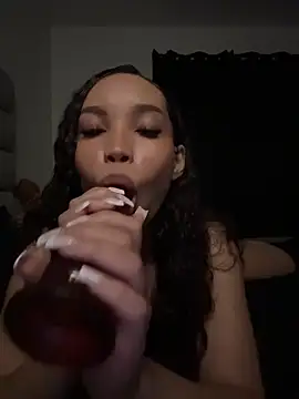 nikkiloveee online show from 25, 5, 2026
