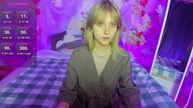 Snapshot of KissChristie__ chatting on 12, 11, 2025 KissChristie online show from 12, 11, 2025