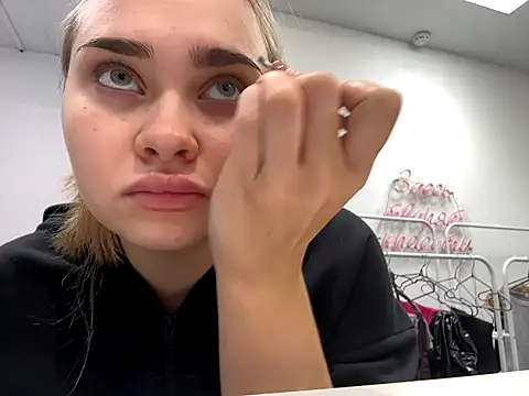 Snapshot of MilaRaven chatting on 2, 12, 2025 MilaRaven online show from 2, 12, 2025