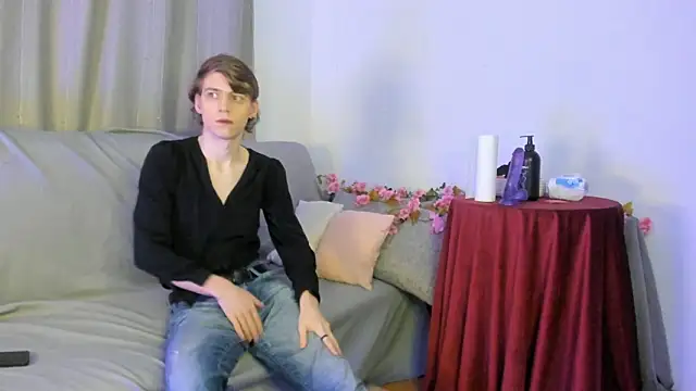 AvenGlow online show from 28, 2, 2026