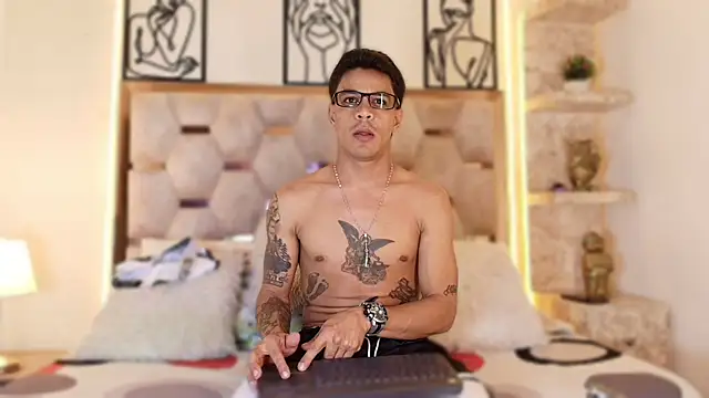 Snapshot of Andrew_Haalls chatting on 15, 11, 2025 Andrew Haalls online show from 15, 11, 2025