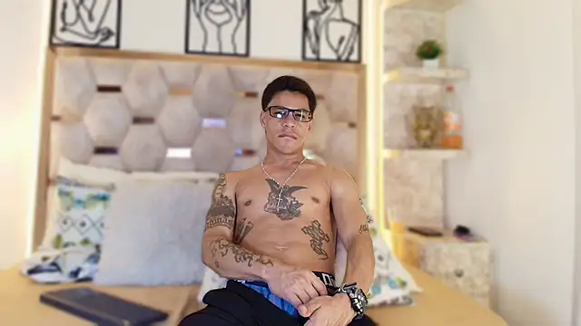 Snapshot of Andrew_Haalls chatting on 29, 11, 2025 Andrew Haalls online show from 29, 11, 2025