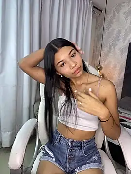 Snapshot of velina18 chatting on 28, 10, 2025 velina18 online show from 28, 10, 2025