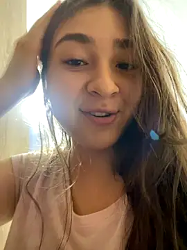 Snapshot of Valentina_ro chatting on 2, 12, 2025 Valentina ro online show from 2, 12, 2025