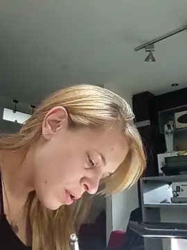 Snapshot of coralu2215 chatting on 15, 2, 2026 coralu2215 online show from 15, 2, 2026