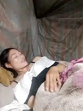 Snapshot of doggy-00 chatting on 5, 11, 2025 doggy-00 online show from 5, 11, 2025