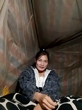 Snapshot of doggy-00 chatting on 19, 11, 2025 doggy-00 online show from 19, 11, 2025