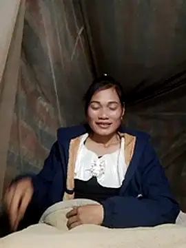 Snapshot of doggy-00 chatting on 23, 11, 2025 doggy-00 online show from 23, 11, 2025