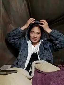 Snapshot of doggy-00 chatting on 25, 11, 2025 doggy-00 online show from 25, 11, 2025