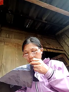 Snapshot of bella-la chatting on 29, 10, 2025 bella-la online show from 29, 10, 2025