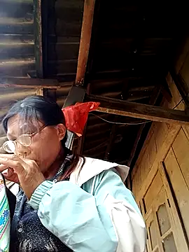 Snapshot of bella-la chatting on 27, 11, 2025 bella-la online show from 27, 11, 2025