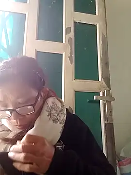 Snapshot of bella-la chatting on 18, 12, 2025 bella-la online show from 18, 12, 2025