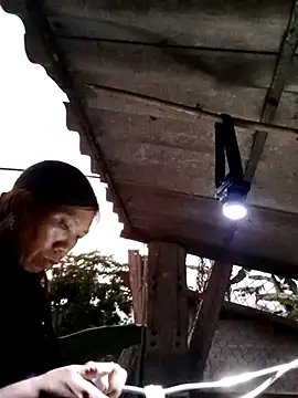 Snapshot of bella-la chatting on 20, 12, 2025 bella-la online show from 20, 12, 2025