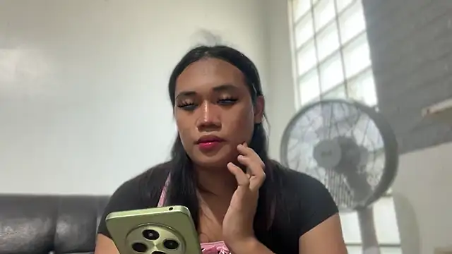 Snapshot of untouchable_mia chatting on 1, 11, 2025 untouchable mia online show from 1, 11, 2025