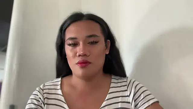 Snapshot of untouchable_mia chatting on 4, 11, 2025 untouchable mia online show from 4, 11, 2025