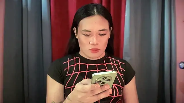 Snapshot of untouchable_mia chatting on 9, 11, 2025 untouchable mia online show from 9, 11, 2025