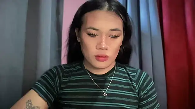 Snapshot of untouchable_mia chatting on 29, 11, 2025 untouchable mia online show from 29, 11, 2025