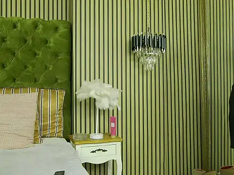 Snapshot of MiaJenner chatting on 12, 11, 2025 MiaJenner online show from 12, 11, 2025