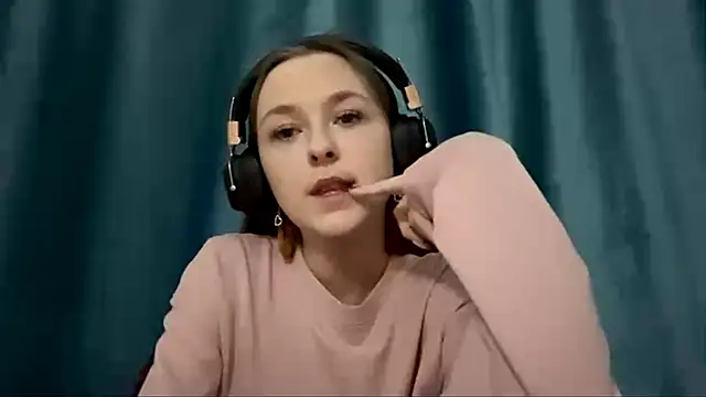 Snapshot of HOTBellakle chatting on 21, 11, 2025 HOTBellakle online show from 21, 11, 2025