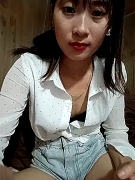 Snapshot of Em_xinh01 chatting on 12, 11, 2025 Em xinh01 online show from 12, 11, 2025