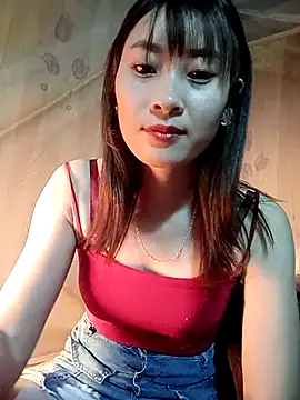 Snapshot of Em_xinh01 chatting on 2, 12, 2025 Em xinh01 online show from 2, 12, 2025