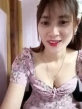 Snapshot of Em_xinh01 chatting on 13, 5, 2026 Em xinh01 online show from 13, 5, 2026