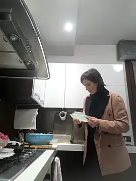 Piediniecollant online show from 4, 2, 2026