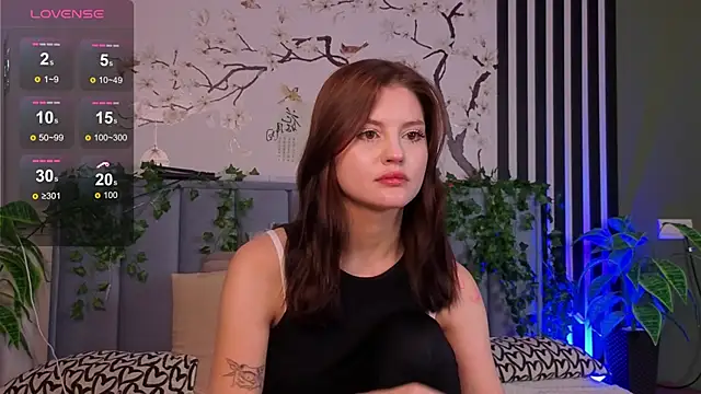 Snapshot of Sophie_fawn chatting on 12, 11, 2025 Sophie fawn online show from 12, 11, 2025