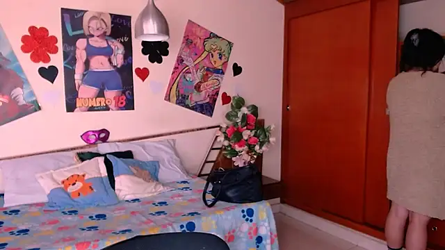 Snapshot of EmmilyConnor chatting on 8, 11, 2025 EmmilyConnor online show from 8, 11, 2025