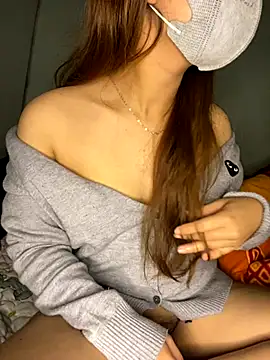 Beauty in online show from 2, 12, 2025