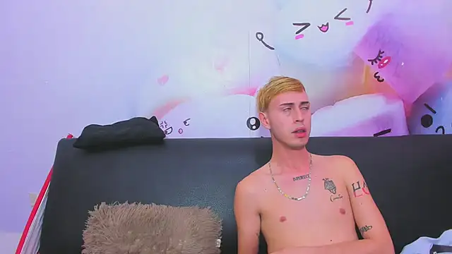 Snapshot of In_my_room_anything_goes chatting on 1, 12, 2025 In my room anything goes online show from 1, 12, 2025