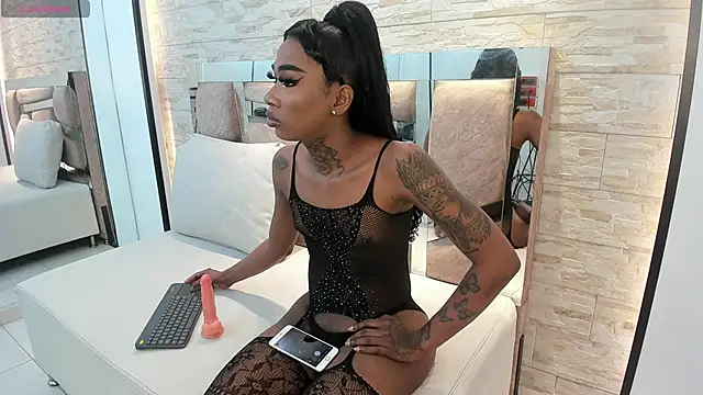 Snapshot of sheinny_brown chatting on 19, 11, 2025 sheinny brown online show from 19, 11, 2025