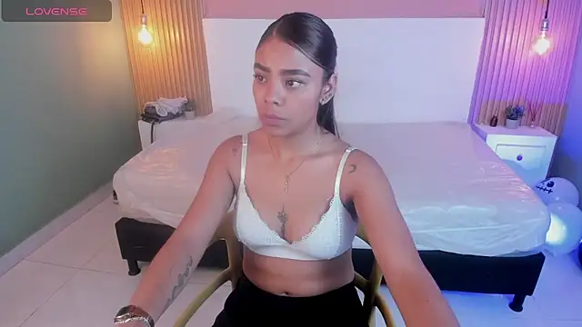 SoffiaDams2 online show from 2, 11, 2025