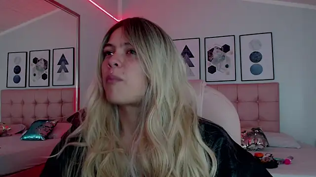 KikiVelvet online show from 9, 1, 2026