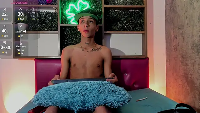 Snapshot of Max_Steell chatting on 14, 11, 2025 Max Steell online show from 14, 11, 2025