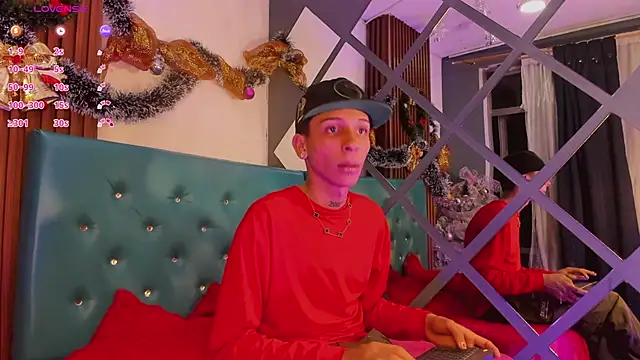 Snapshot of Max_Steell chatting on 15, 12, 2025 Max Steell online show from 15, 12, 2025