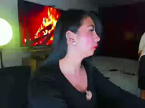 Snapshot of wolf_tatto_couple chatting on 29, 10, 2025 wolf tatto couple online show from 29, 10, 2025