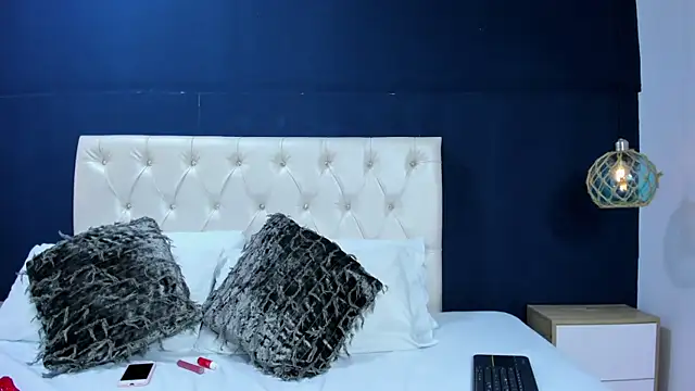 Snapshot of Kim_Luna1 chatting on 8, 11, 2025 Kim Luna1 online show from 8, 11, 2025