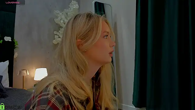 Snapshot of Melanie_Ryer chatting on 22, 11, 2025 Melanie Ryer online show from 22, 11, 2025